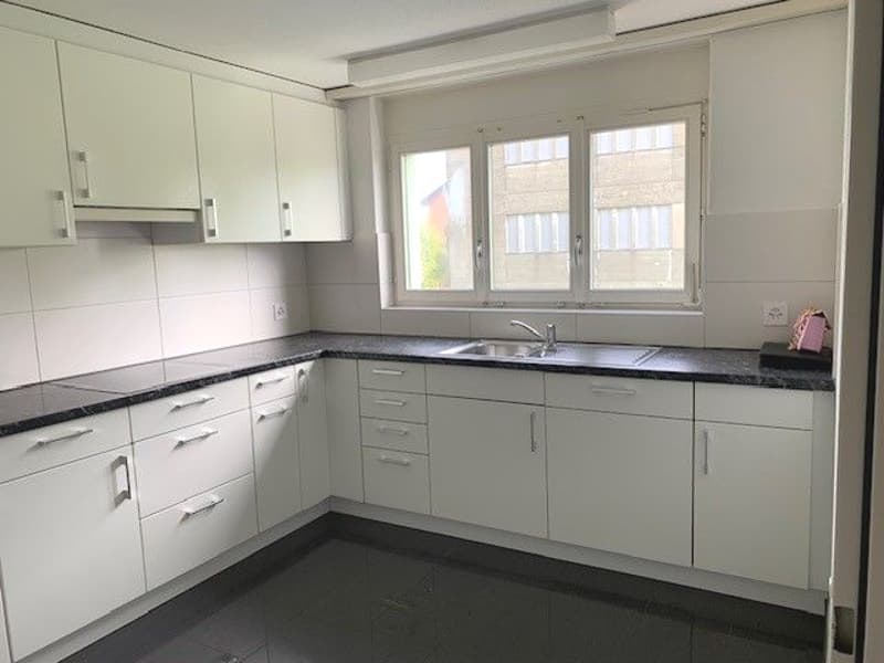 Schöne 4.5-Zimmerwohnung in Seenähe mit Cheminée und Balkon - OHNE LIFT (5)