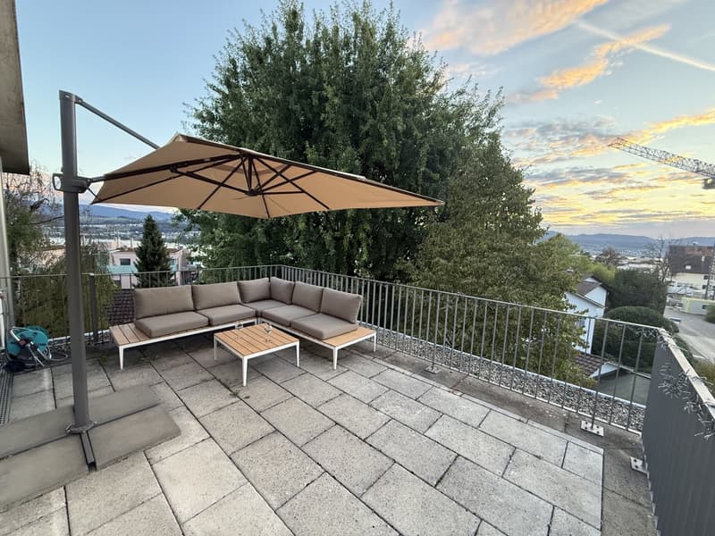 Helle 4.5-Zimmerwohnung mit grosszügigen Aussenflächen und Sicht auf den Zürichsee (12)