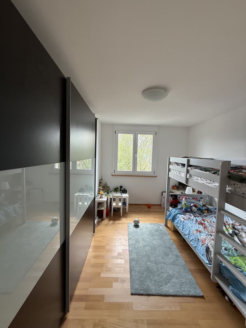 Helle 4.5-Zimmerwohnung mit grosszügigen Aussenflächen und Sicht auf den Zürichsee (11)
