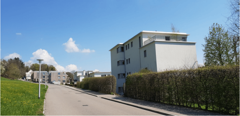Helle 4.5-Zimmerwohnung mit grosszügigen Aussenflächen und Sicht auf den Zürichsee (1)