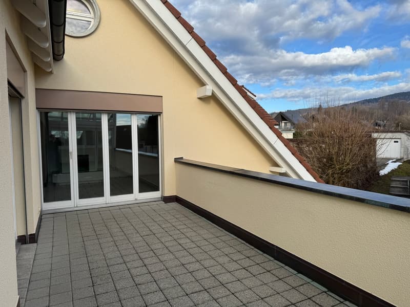 Terrace with tiled floor, glass sliding doors, beige walls, brown tiled roof