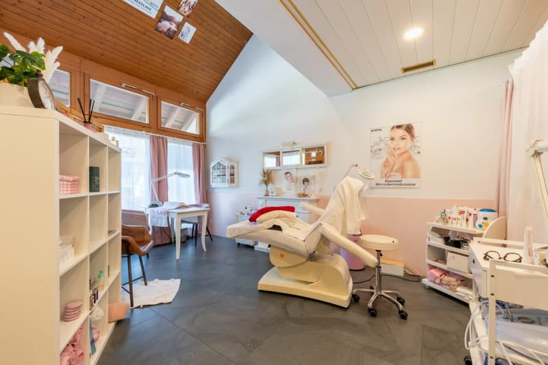 $500,000.00 WIR share possible - Exclusive wine cellar and two commercial spaces that can be converted into an apartment in a prime location in Killwangen! (10)