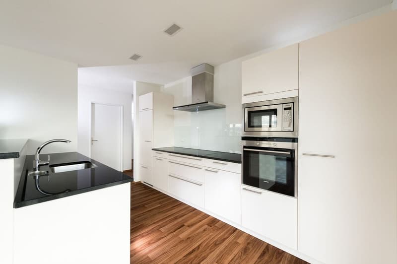 Very spacious 3.5 room apartment 106 m2 in sunny location (3)