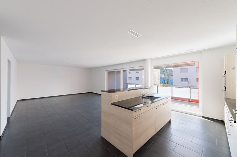 Neuwertige 3.5 Zi-Wohnung an ruhiger Lage 101m2 nähe Wald und Spital (5)