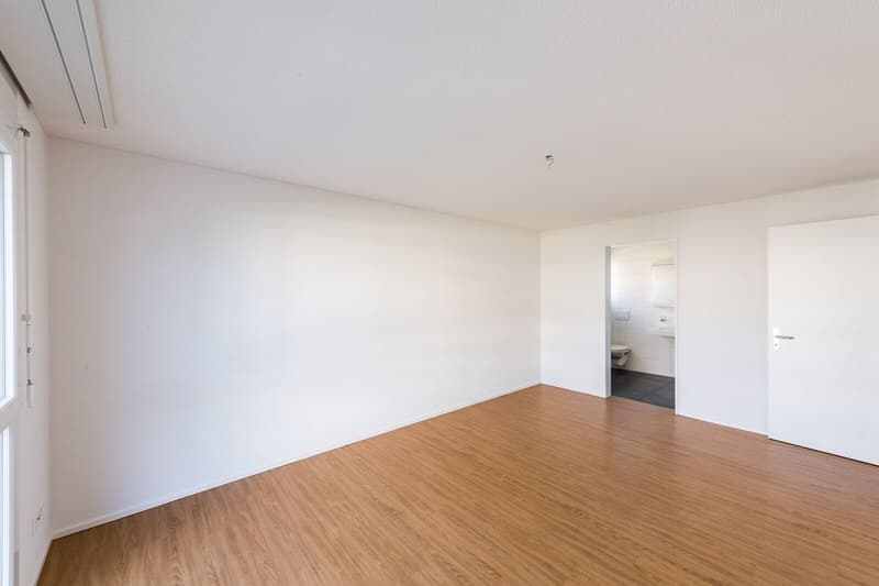 Neuwertige 4.5 Zi-Wohnung 121m2 an zentraler Lage (7)