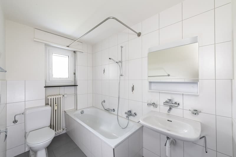 Helle 4.5 Zi-Wohnung mit Balkon und Parkettböden an ruhiger Lage (6)