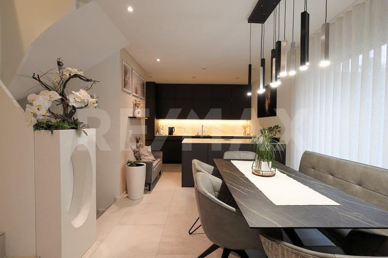 Here the family grows: 5.5 rooms, garden & hobby room in Pfeffikon (1)