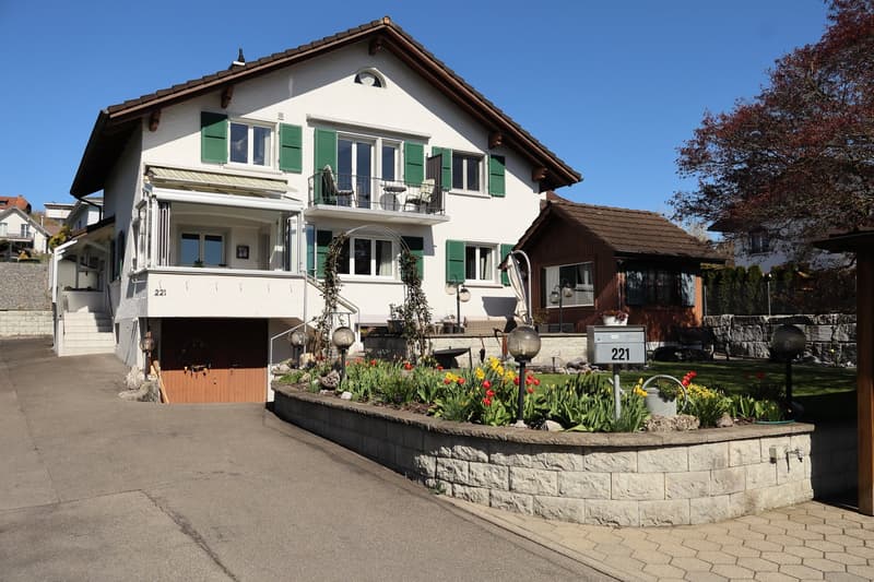 Gepflegtes, freistehendes Familienhaus mit vielseitigem Raumangebot (2)