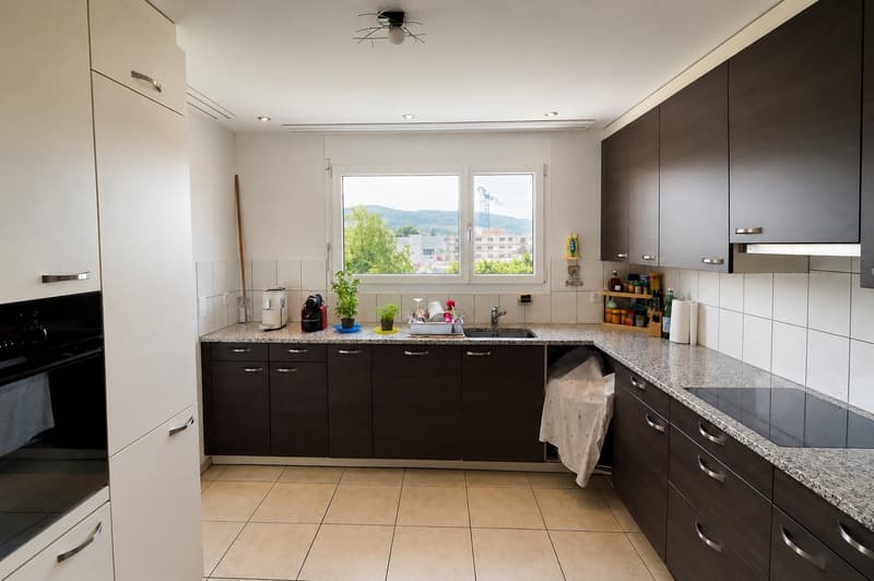 Spacious 4.5-room apartment with glazed balcony in Reinach AG (7)