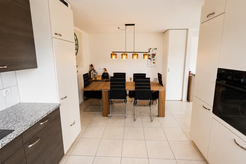 Spacious 4.5-room apartment with glazed balcony in Reinach AG (8)