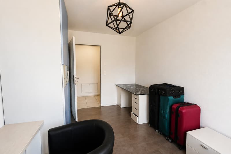 Spacious 4.5-room apartment with glazed balcony in Reinach AG (13)