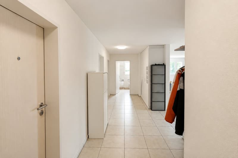 Spacious 4.5-room apartment with glazed balcony in Reinach AG (16)