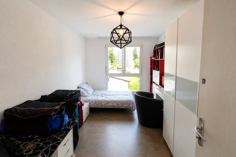 Spacious 4.5-room apartment with glazed balcony in Reinach AG (12)