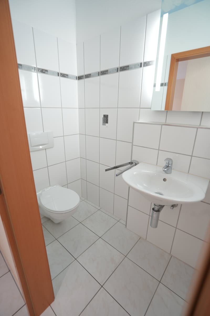 Sonniges 4-Zimmer-Doppeleinfamilienhaus mit Terrasse und Gartenhof in ruhiger Lage (5)