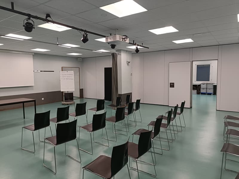 Grosse Gewerbefläche über 900 m² auf zwei Etagen (8)