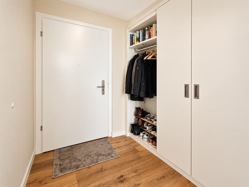 gehobene 2.5-Zi-Wohnung mit Balkon und Weitsicht direkt beim Bahnhof (4)