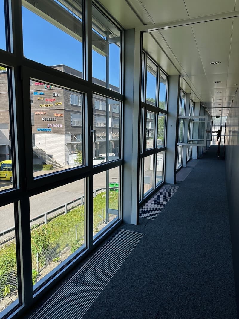 large windows, carpet floor, wide corridor