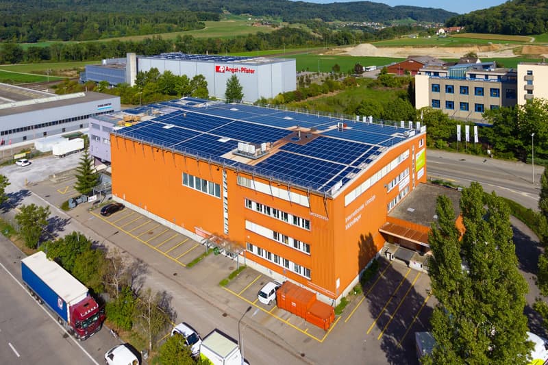 Superficie esterna attraente in una posizione ottimale a Embrach – 260 m² in affitto (5)