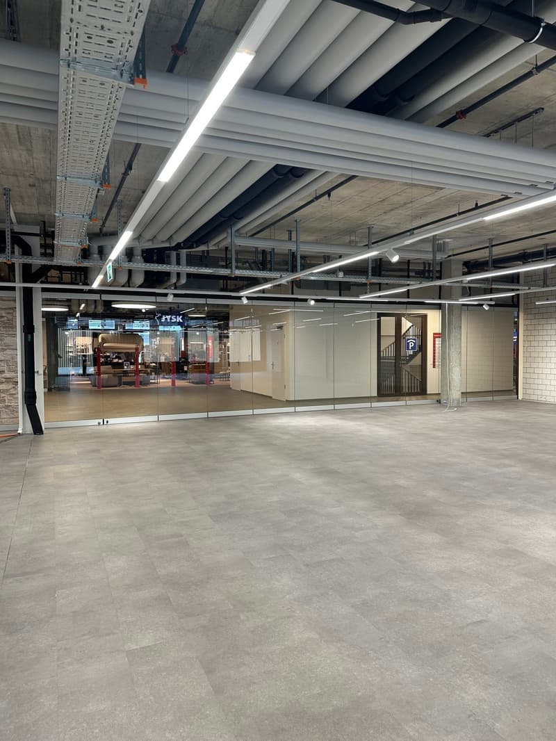 Espace commercial à un emplacement idéal près de l'aéroport de Zurich (3)