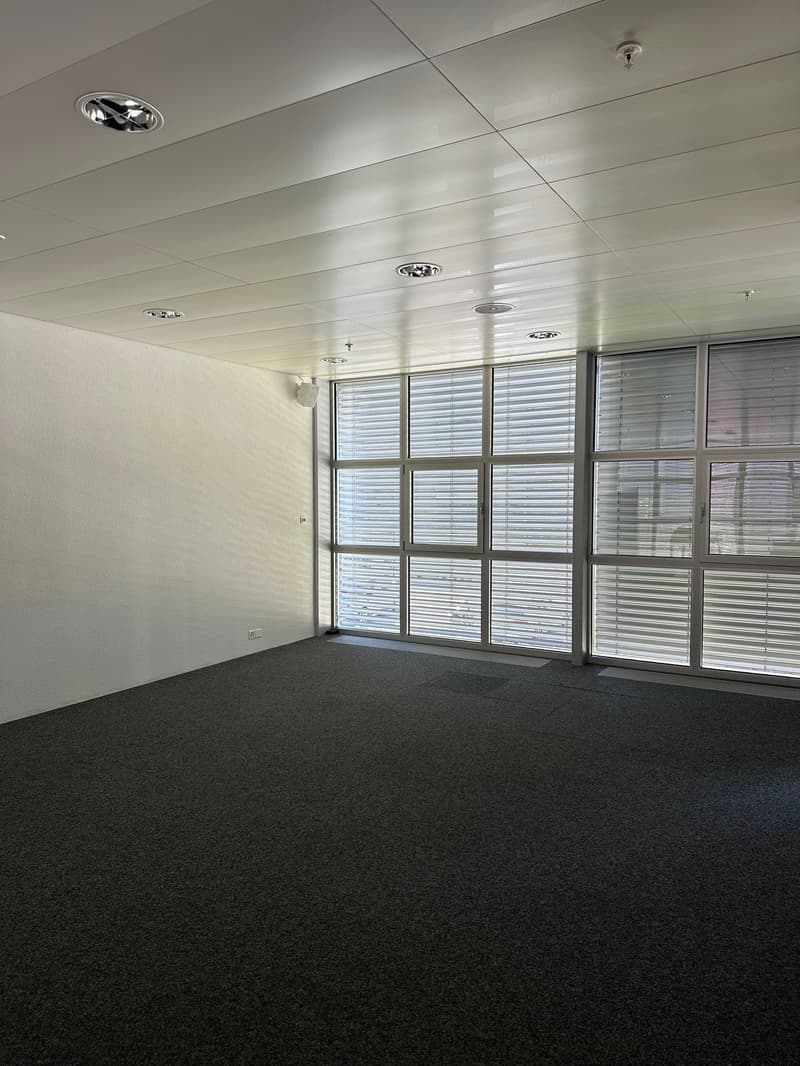 Modern office space in Bönicenter Thalwil – Central location with optimal accessibility (2)