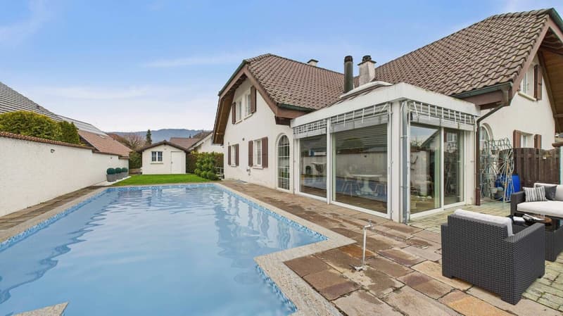 Casa familiare armoniosa con giardino, piscina e comfort pensato (2)