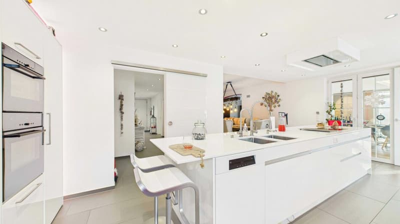 Casa familiare armoniosa con giardino, piscina e comfort pensato (8)