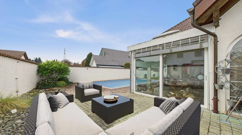 Casa familiare armoniosa con giardino, piscina e comfort pensato (4)