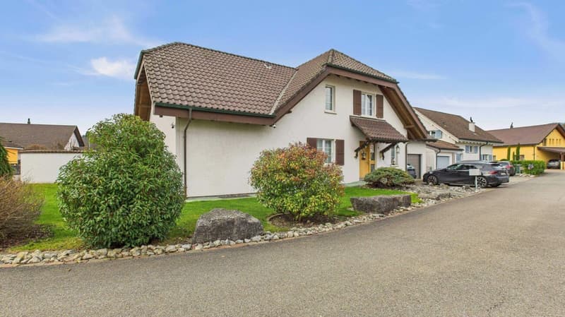 Casa familiare armoniosa con giardino, piscina e comfort pensato (19)