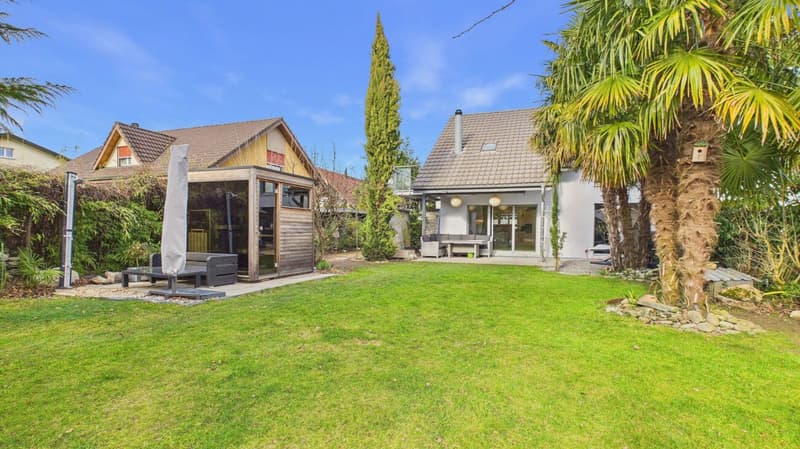 Living close to nature. Semi-detached house with garden and sauna (2)