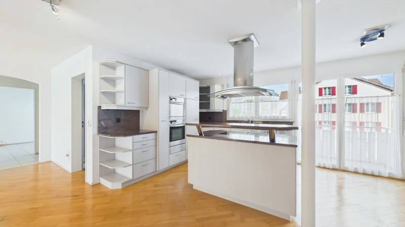 Bright 4.5-room apartment with impressive mountain and nature views (5)