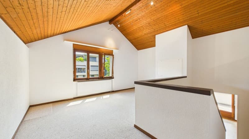 Maison mitoyenne de 4,5 pièces charmante avec cuisine neuve, jardin et cheminée (9)