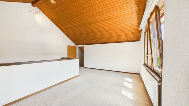 Maison mitoyenne de 4,5 pièces charmante avec cuisine neuve, jardin et cheminée (10)