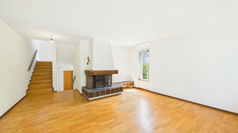 Maison mitoyenne de 4,5 pièces charmante avec cuisine neuve, jardin et cheminée (2)