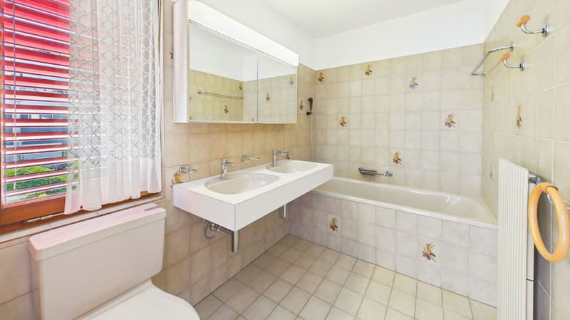 Maison mitoyenne de 4,5 pièces charmante avec cuisine neuve, jardin et cheminée (12)