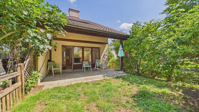Maison mitoyenne de 4,5 pièces charmante avec cuisine neuve, jardin et cheminée (1)