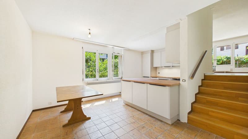 Maison mitoyenne de 4,5 pièces charmante avec cuisine neuve, jardin et cheminée (5)