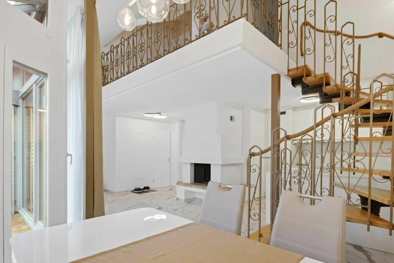 Renovierte Maisonette-Wohnung im Baurecht - Zentral gelegen mit Aussicht und Cheminée (3)