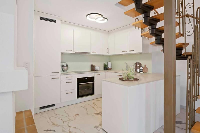 Renovierte Maisonette-Wohnung im Baurecht - Zentral gelegen mit Aussicht und Cheminée (4)