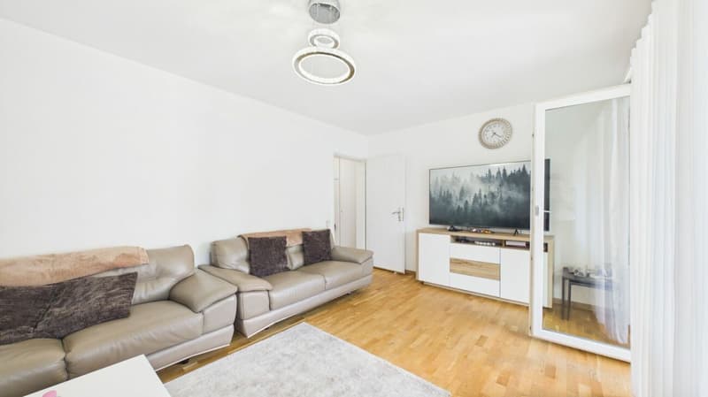Im Baurecht: 3.5-Zimmer-Wohnung mit sonnigem Balkon in Dietikon (3)