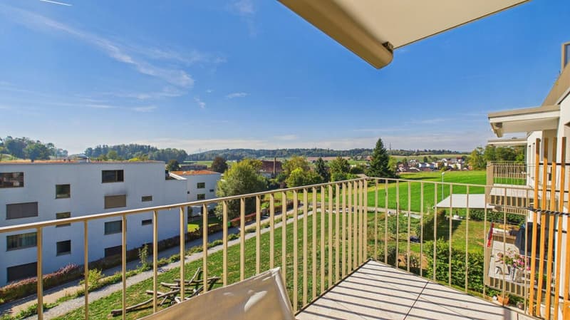 Modernes Wohnen mit Blick ins Grüne und auf die Berge (10)