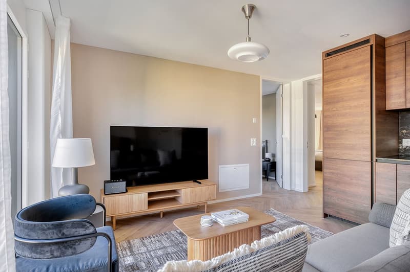 Stunning Wiedikon 3.5-room apartment with basement and W/T, close to S-Bahn Markt, via Blueground (3)