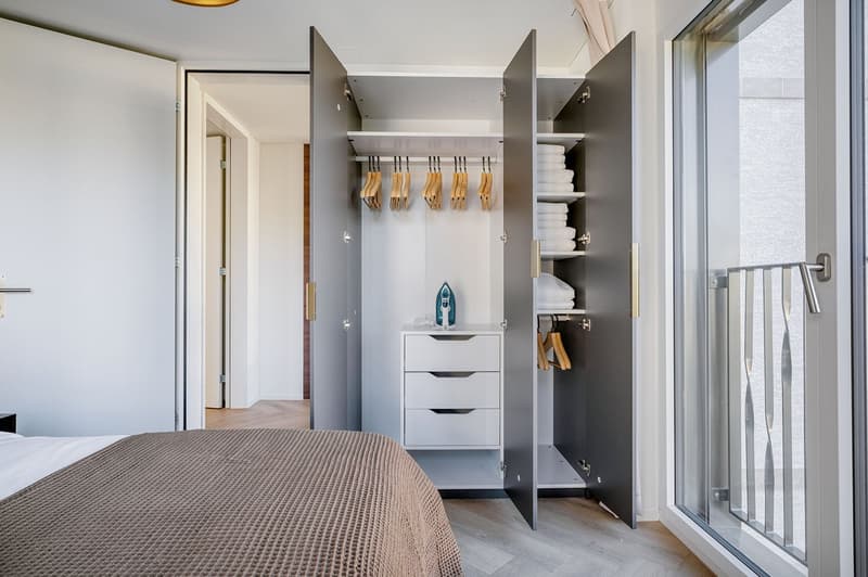Stunning Wiedikon 3.5-room apartment with basement and W/T, close to S-Bahn Markt, via Blueground (18)