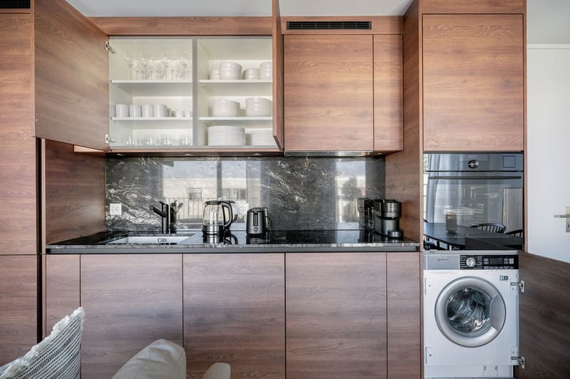 Stunning Wiedikon 3.5-room apartment with basement and W/T, close to S-Bahn Markt, via Blueground (9)