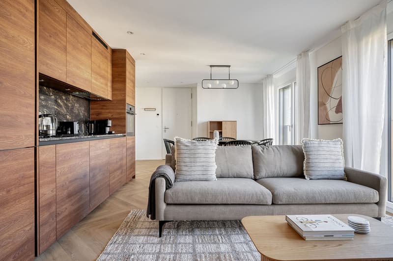 Stunning Wiedikon 3.5-room apartment with basement and W/T, close to S-Bahn Markt, via Blueground (2)