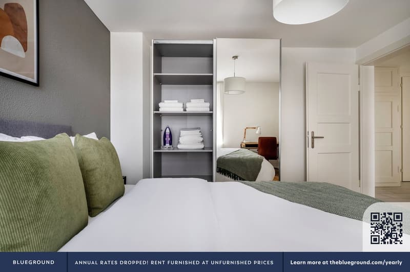 Airy Wiedikon 2.5 rooms with W/T. Close to market, by Blueground (12)