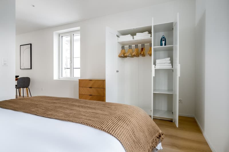 Luxury Wiedikon 2.0 rooms, basement, W/T. 3 minutes to market, via Blueground (10)