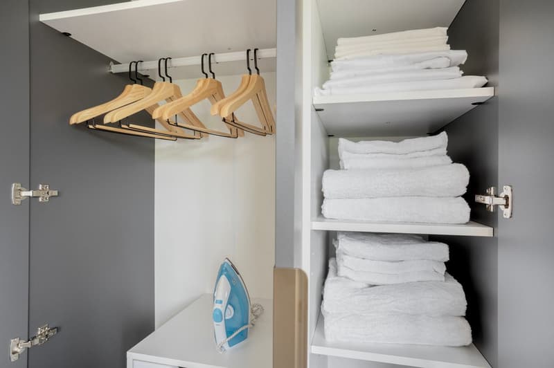 Exklusive Enge 3.5 Zimmer mit W/T, nah zum Markt über Blueground (15)