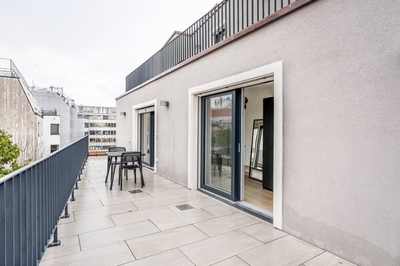 Sunny Wiedikon 1.5 rooms, basement, W/T. 3 minutes to the market, via Blueground (5)