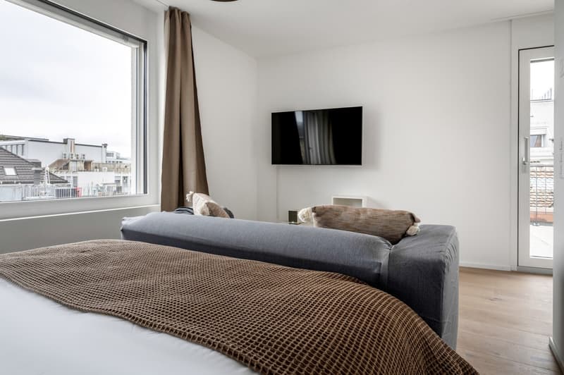Sunny Wiedikon 1.5 rooms, basement, W/T. 3 minutes to the market, via Blueground (14)