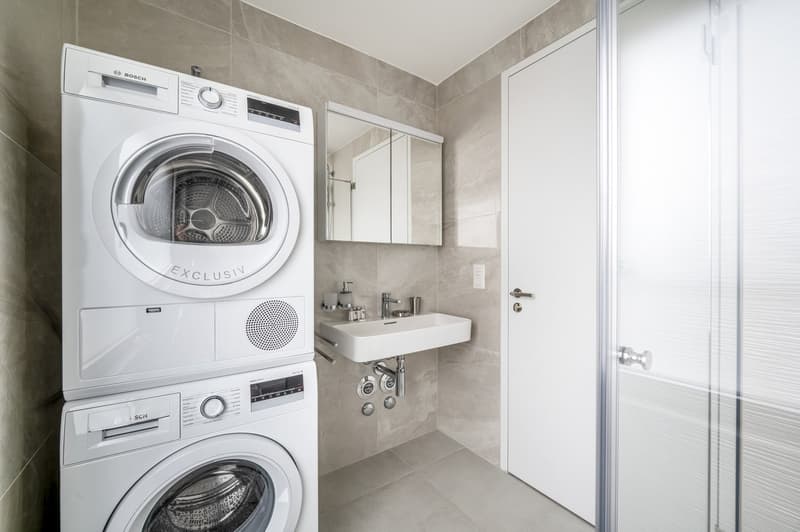 Sunny Wiedikon 1.5 rooms, basement, W/T. 3 minutes to the market, via Blueground (18)